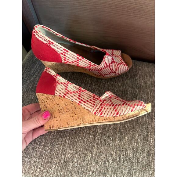 TOMS Multi Cross Stitch Open Toe Wedges Red and White size 8.5 - Picture 5 of 12